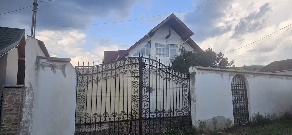 Casă · 6 camere · 296 m², MAGURELE, Vălenii de Munte