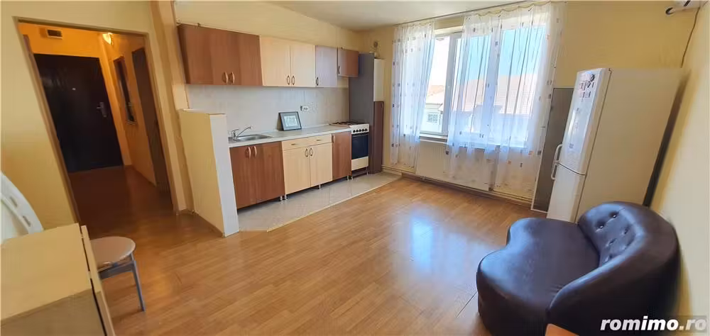Vand apartament 2 dormitoare și living cu bucatarie