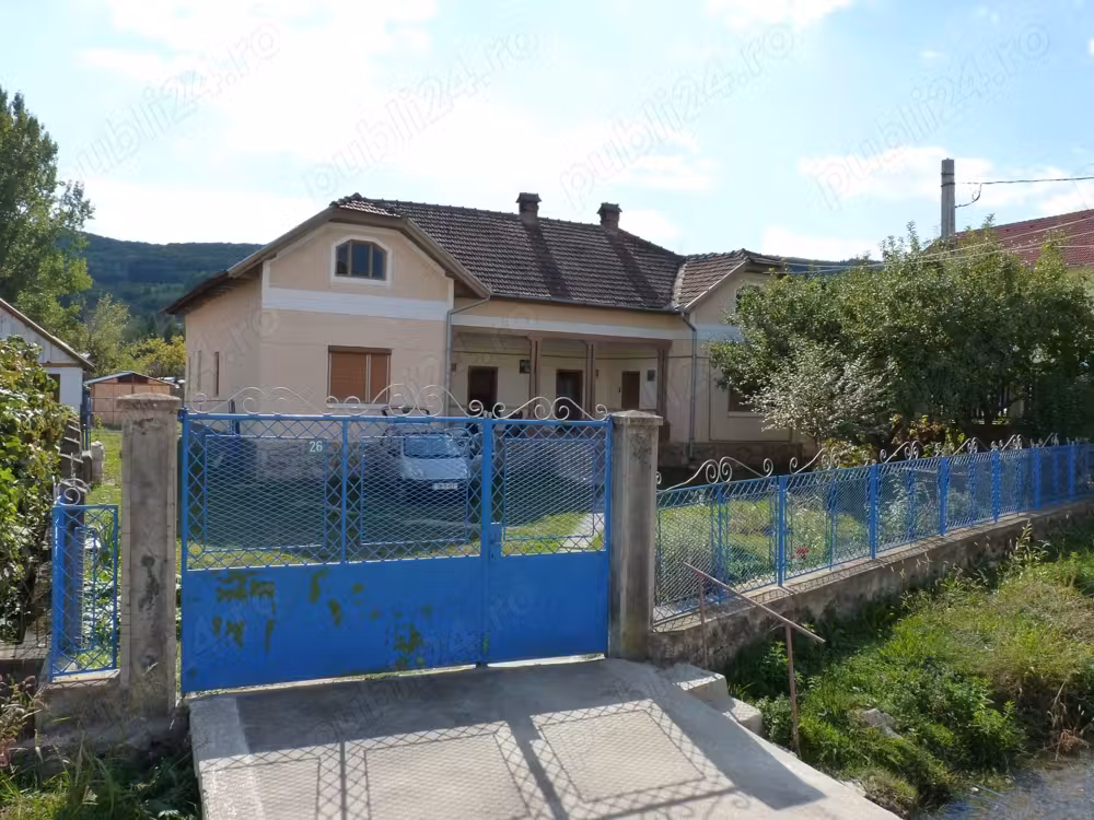 Casă · 6 camere · 154 m², Central, Geoagiu