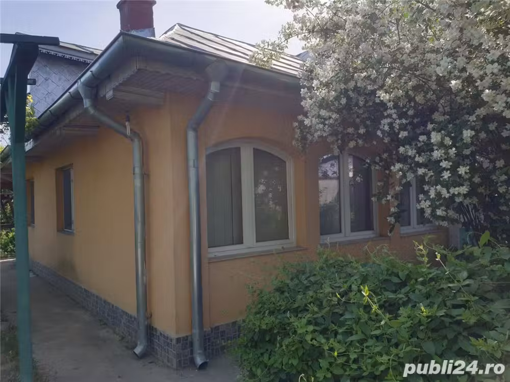 Vand casa + gradina + teren in Frumusani pe malul lacului, langa Buc. 100 000 euro