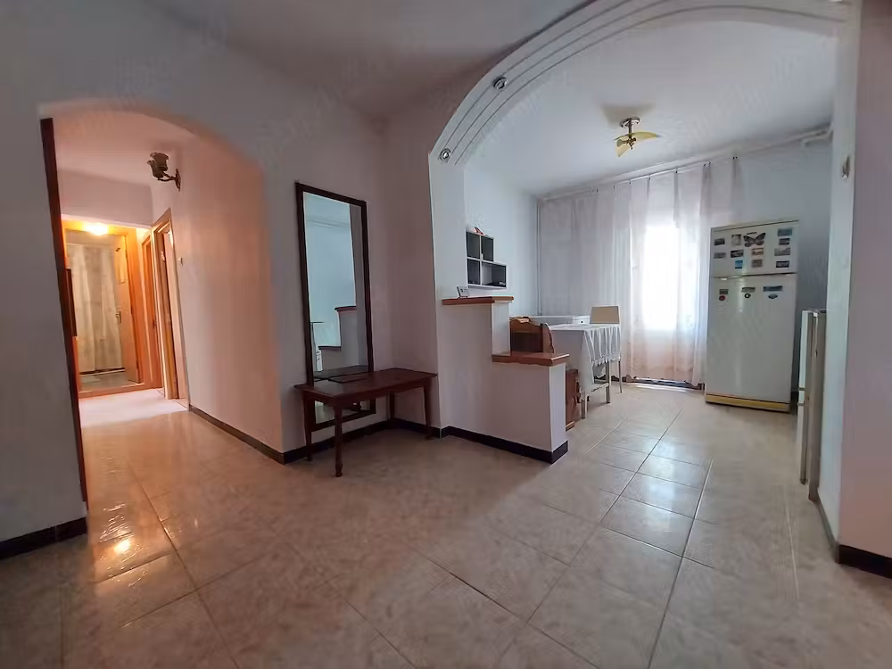 vanzare apartament 3  camere , etaj 3,  micro VI ,Targoviste