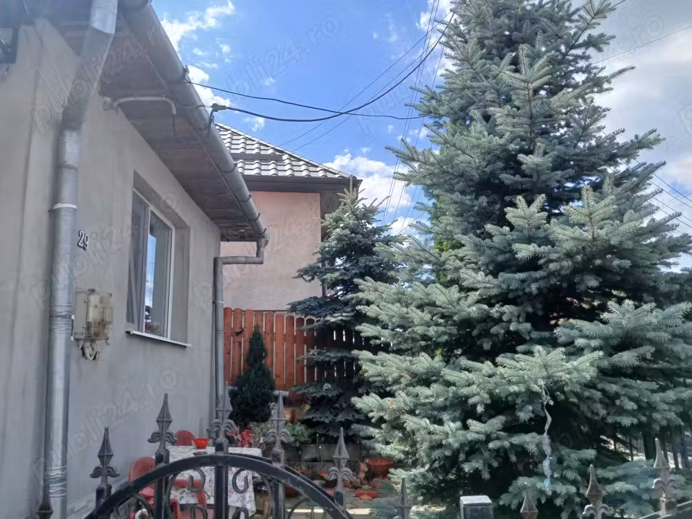 Vând casă in Gherla, strada Livezii, zonă liniștită lângă pădure.