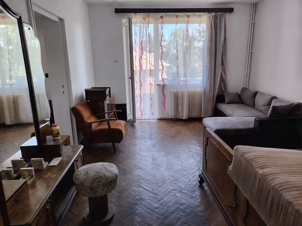 Inchiriez apartament