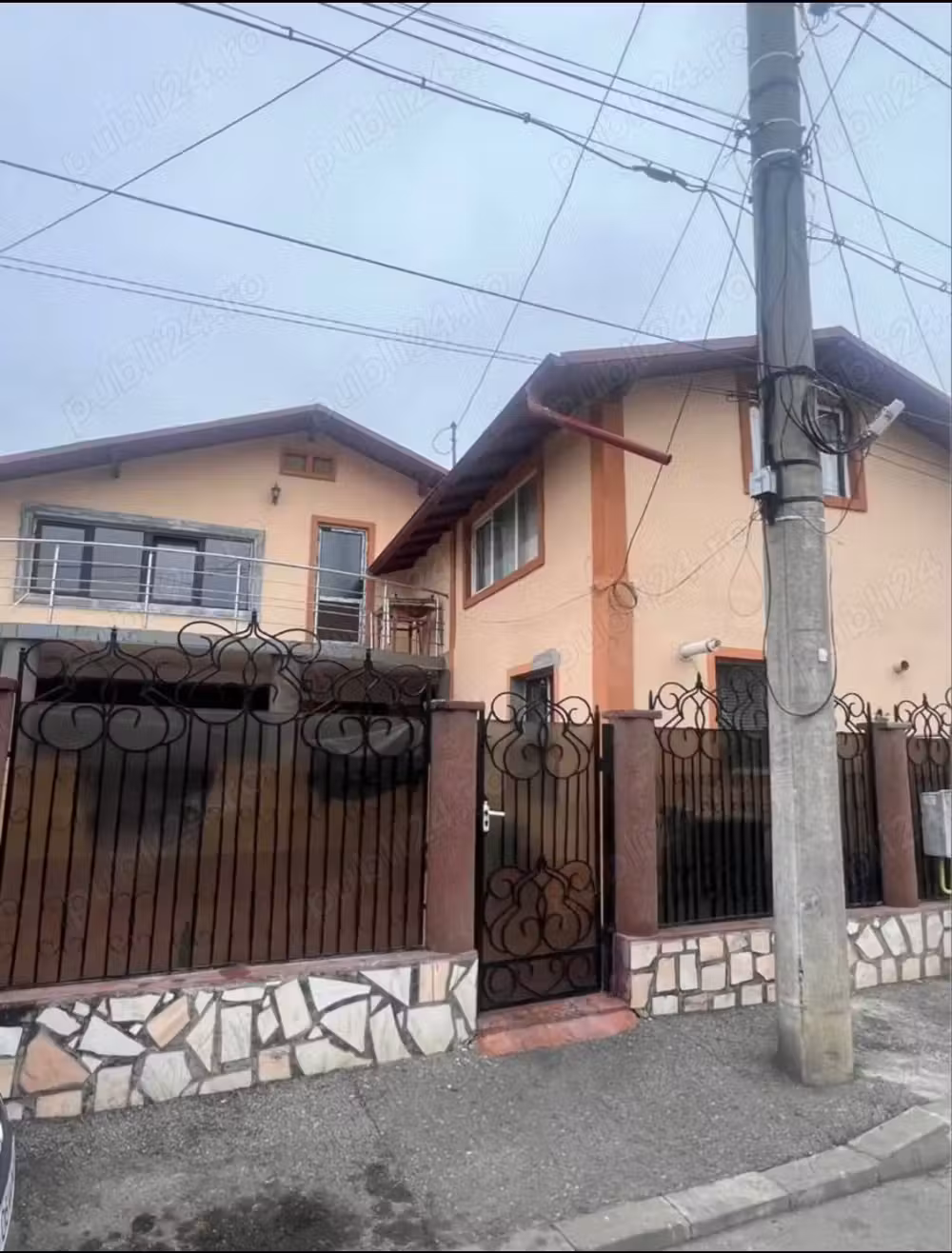 Propietar vand casa zona afi
