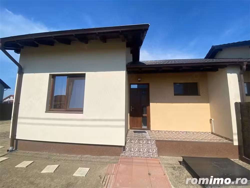 Casa Mosnita Veche toate utilitatile , strada asfaltata