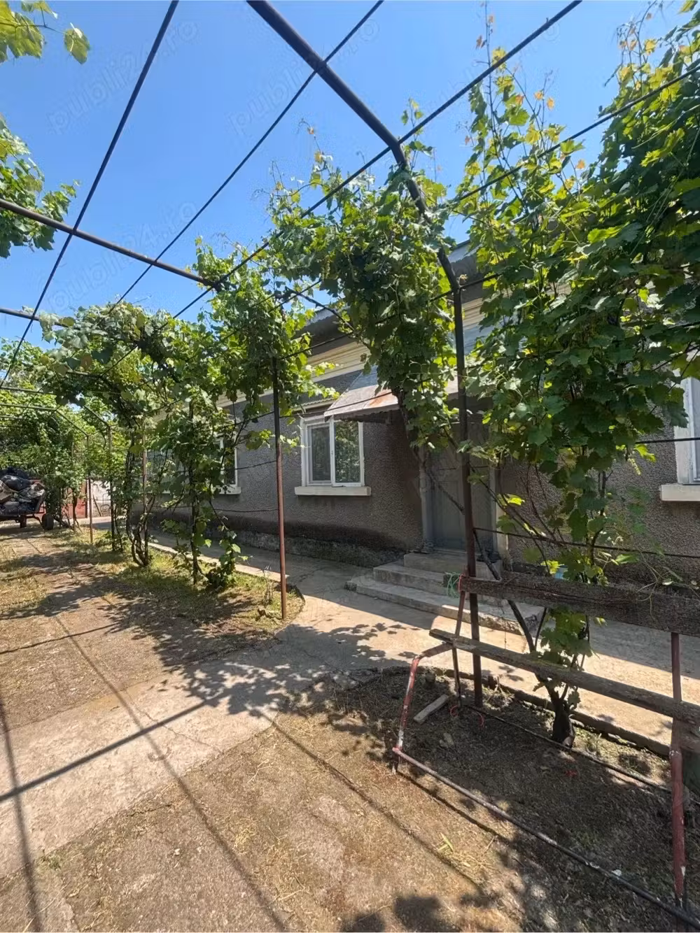 vanzare casa si teren