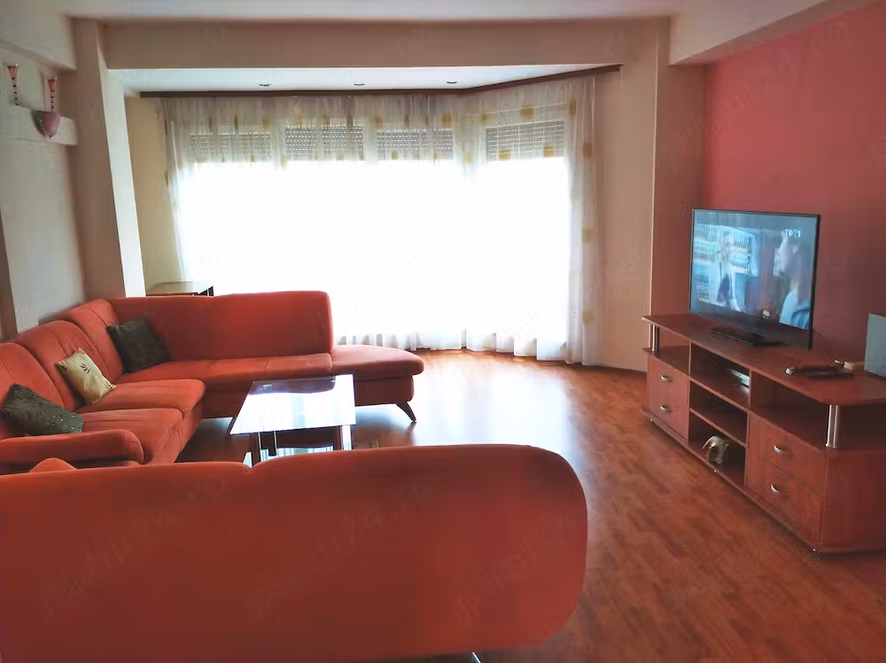 Proprietar vand apartament 3 camere, bloc nou ,zona Aradului