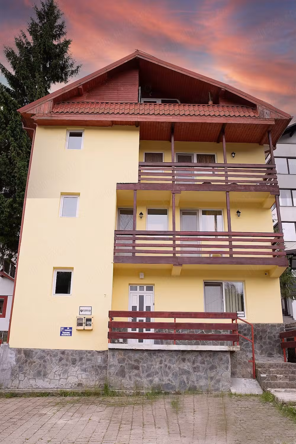 Vila, pensiune P+2+M de vanzare in Predeal