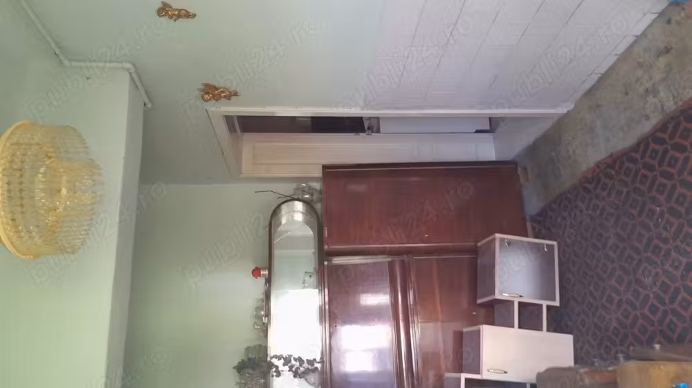 Casa de vanzare la tara