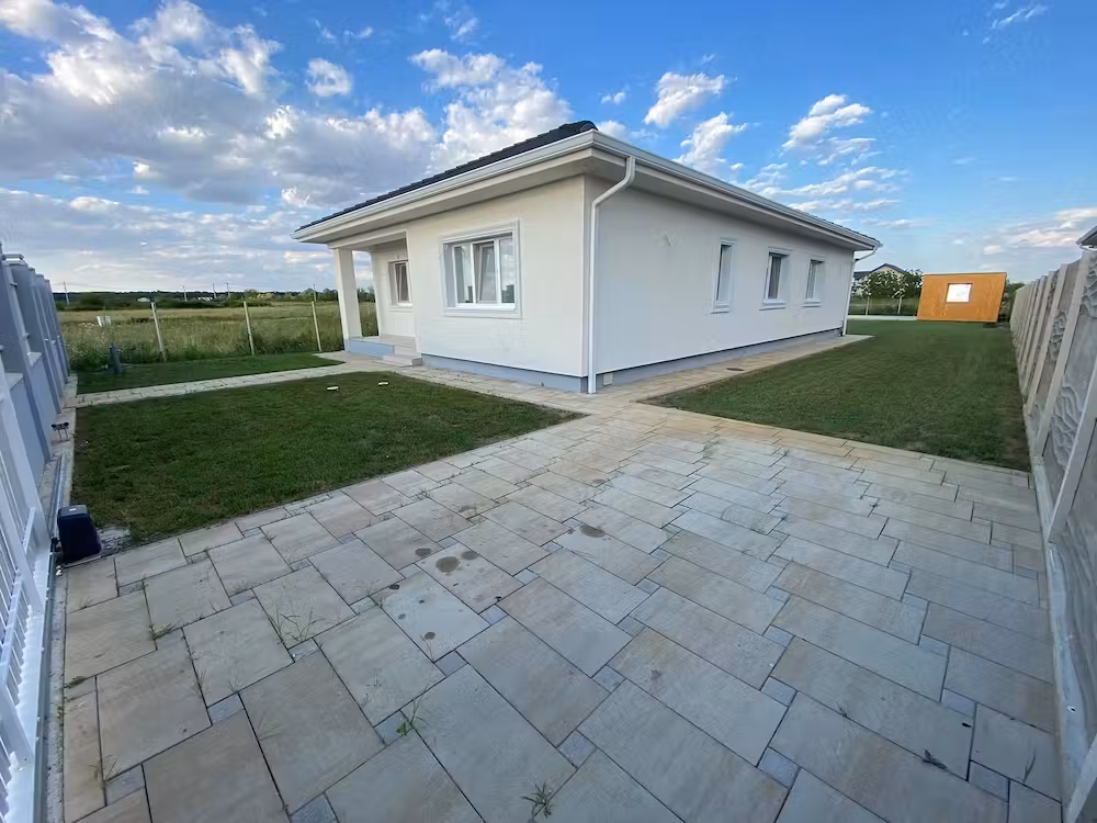 Vând casă individuală în Moșnița Veche - Proprietar - 100 mp utili -731 mp teren