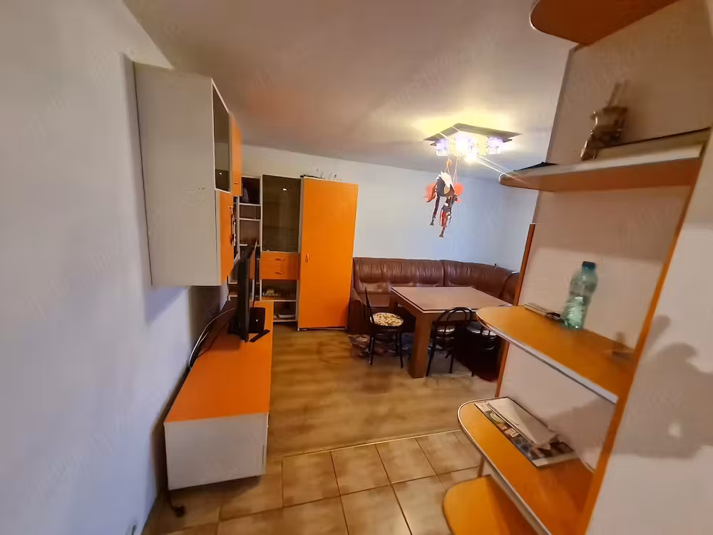 Se vinde apartament 3 camere decomandat