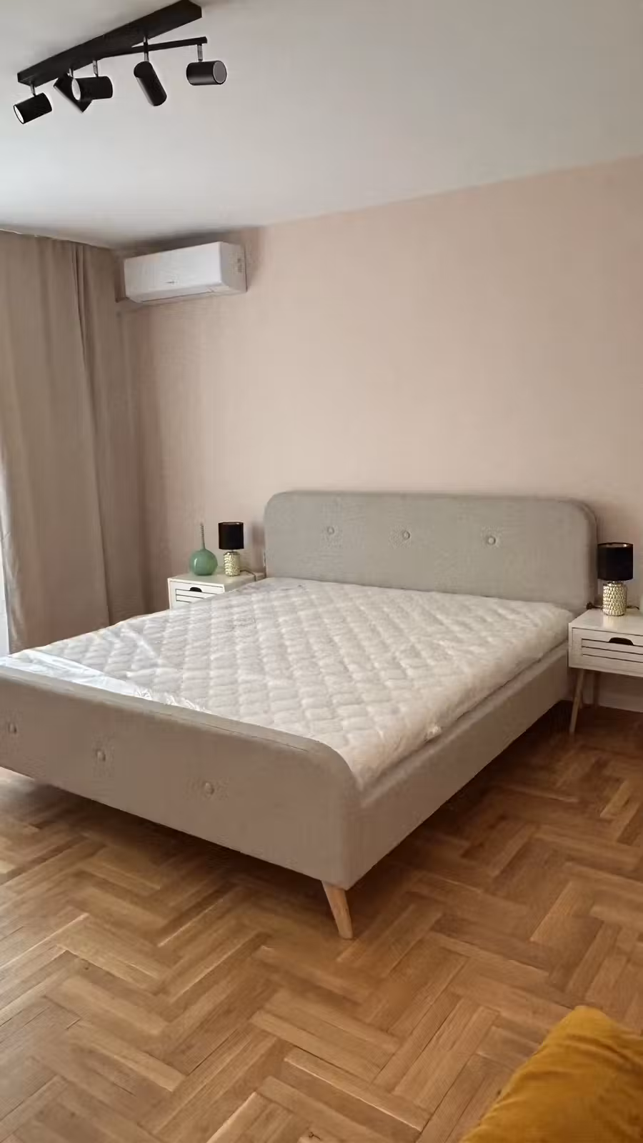 Apartament cu 2 camere de închiriat în zona Tineretului