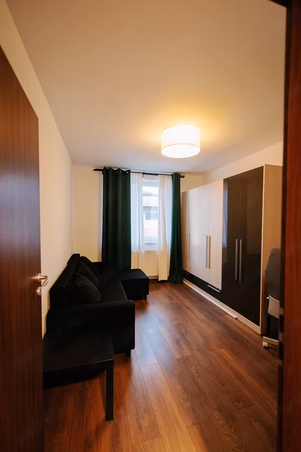 Proprietar - Inchiriez apartament cu 3 camere - Giroc - langa Eso
