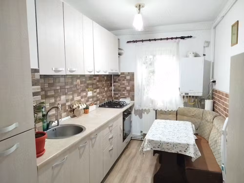 Apartament luminos și economic 56 m ( Zona - Biserica Sf Epifanie, Spitalul CFR)