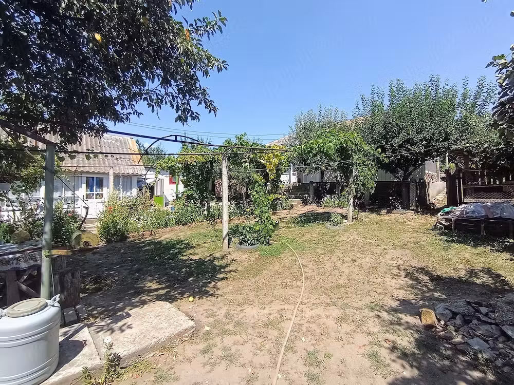 Vand casa in localitatea Valea lui Darie , com Rosiesti , jud Vaslui
