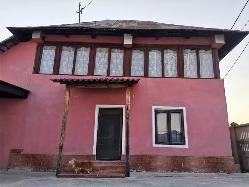 Vand casa in sat VLADULENI