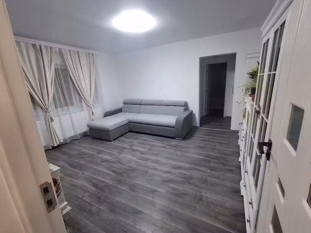 Proprietar vând apartament cu 2 camere