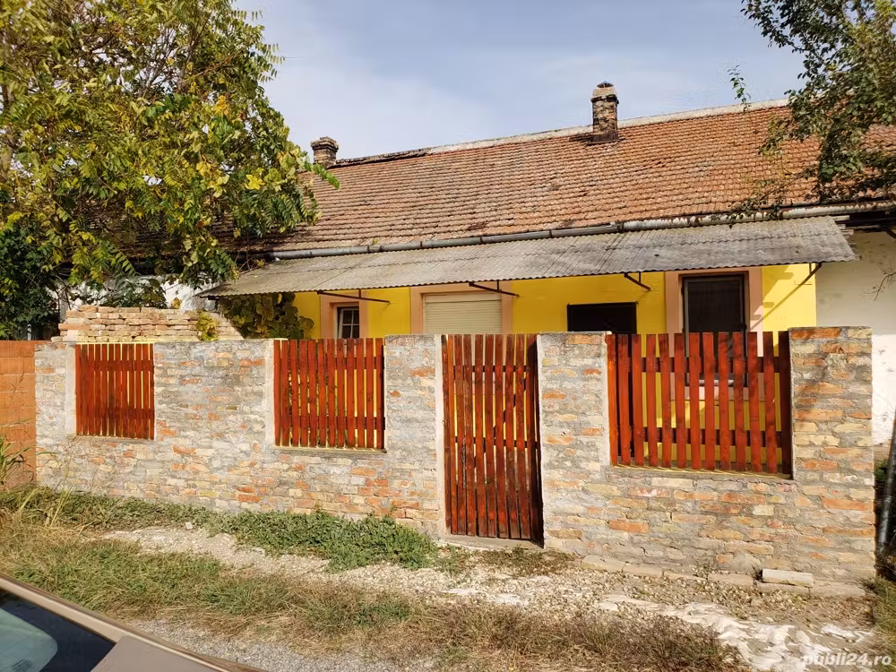 VAND  casa renovata, luminoasa cu tavan inalt ,utila pentru orice destinatie,in  Jimbolia.