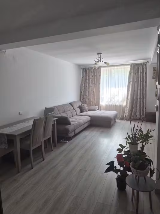 Apartament Rosu