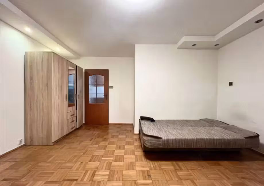 Vand garsoniera in zona Titan, aproape de metrou