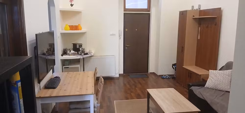 Închiriez ultracentral, loc parcare, 2 camere