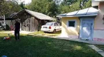 Casa la curte locuibila ,caramida