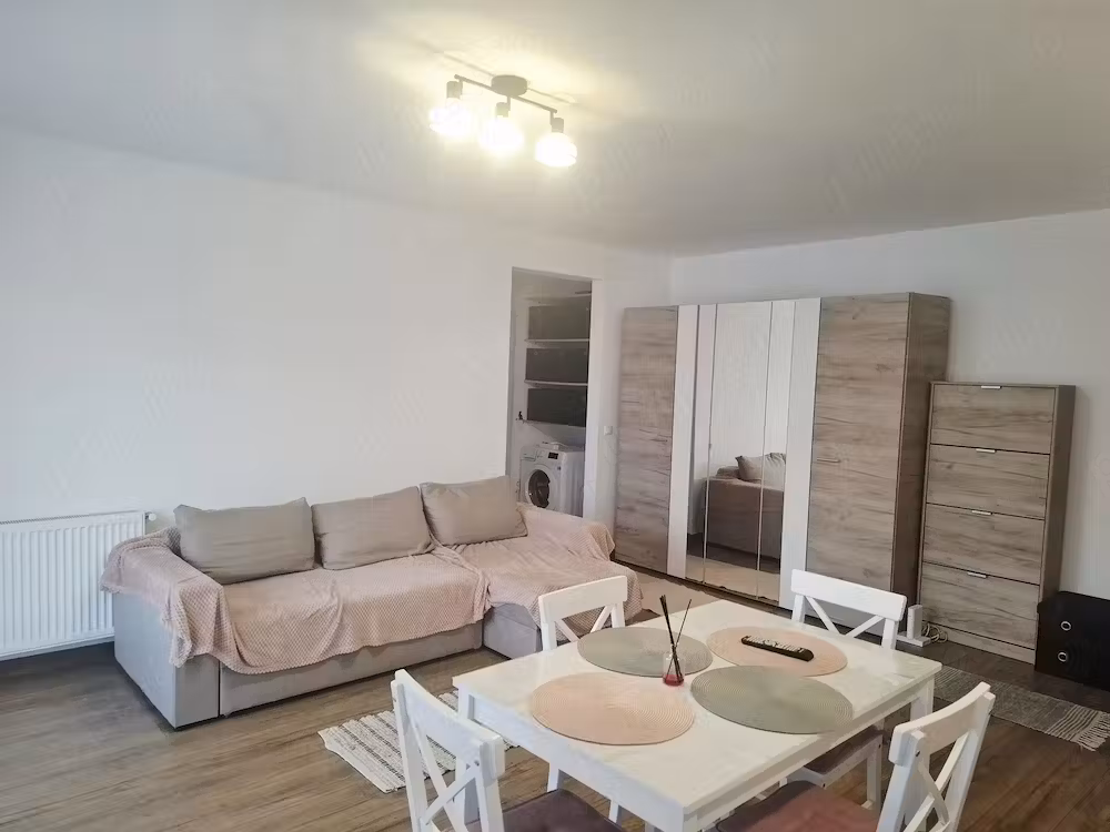 Închiriez apartament