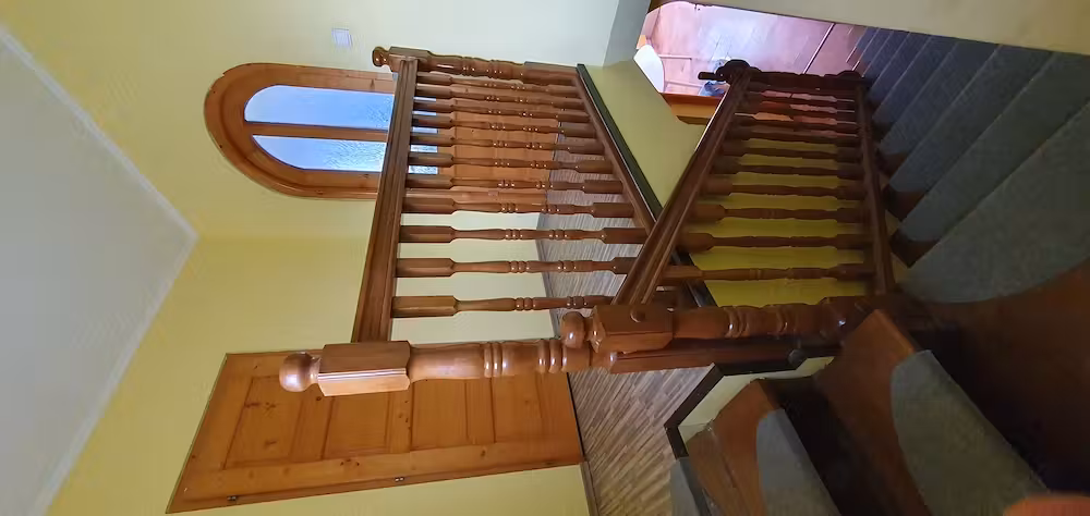 Vind casa formata din 3 apartamente