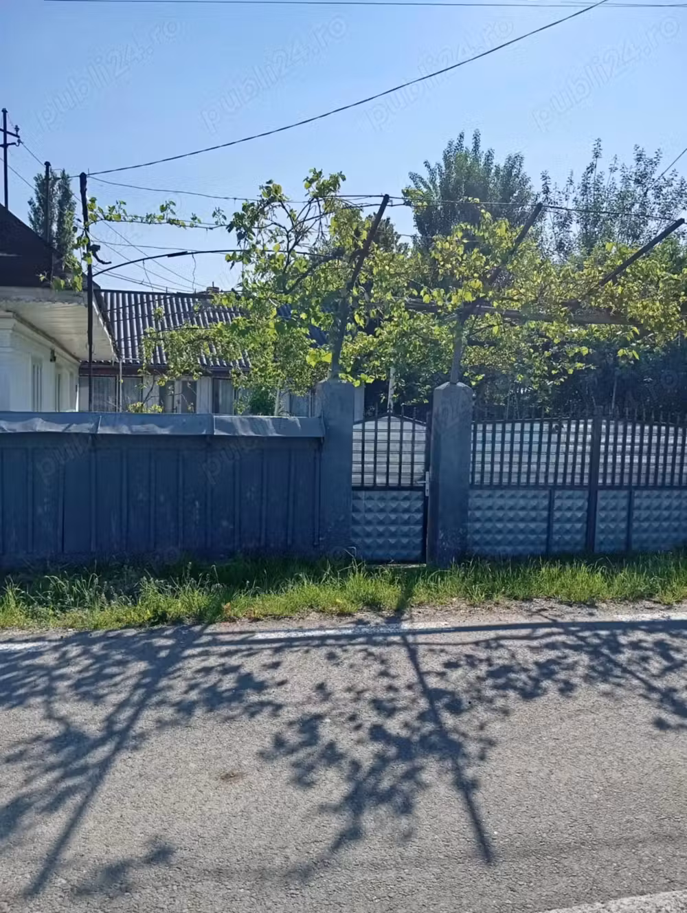 Casa de vanzare cu teren