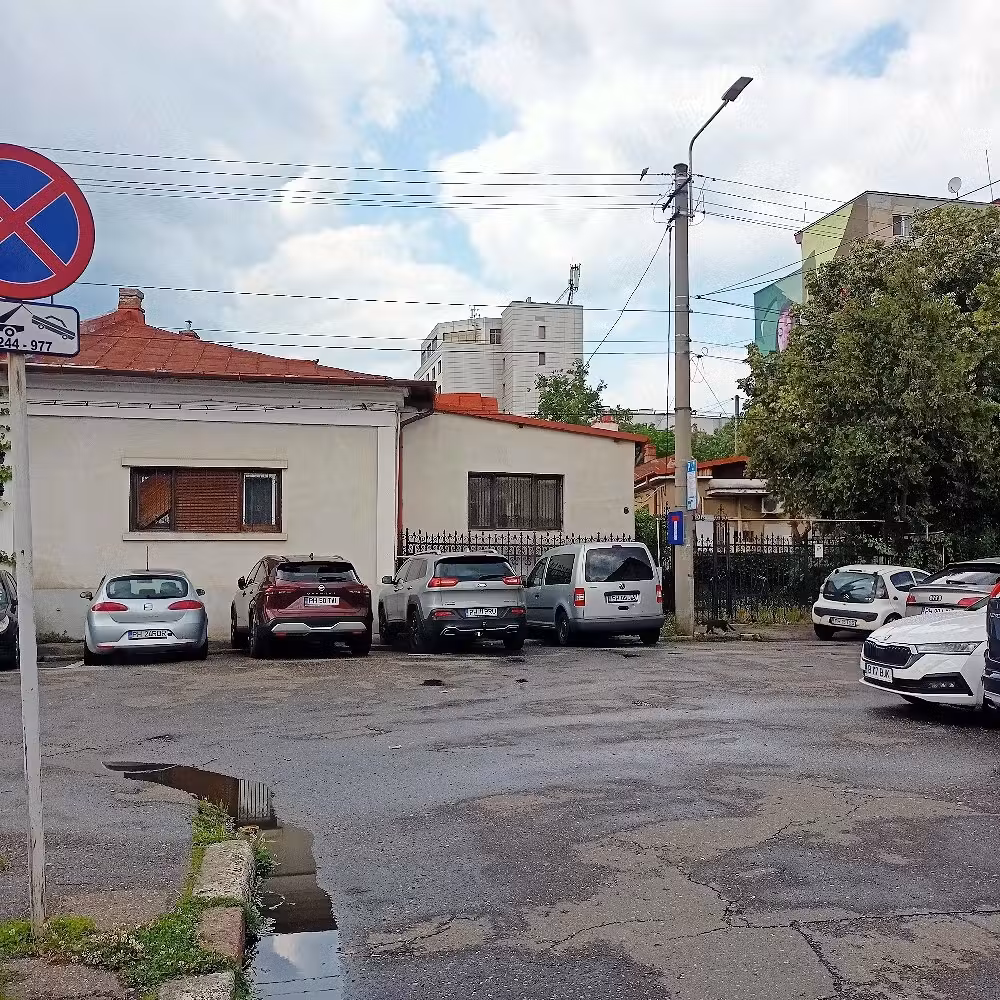 Casă · 5 camere · 293 m², Centru, Ploiești