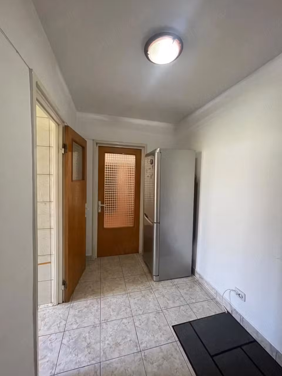 3 cam. de închiriat