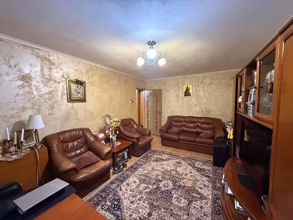 Proprietar - vand apartament 3 camere