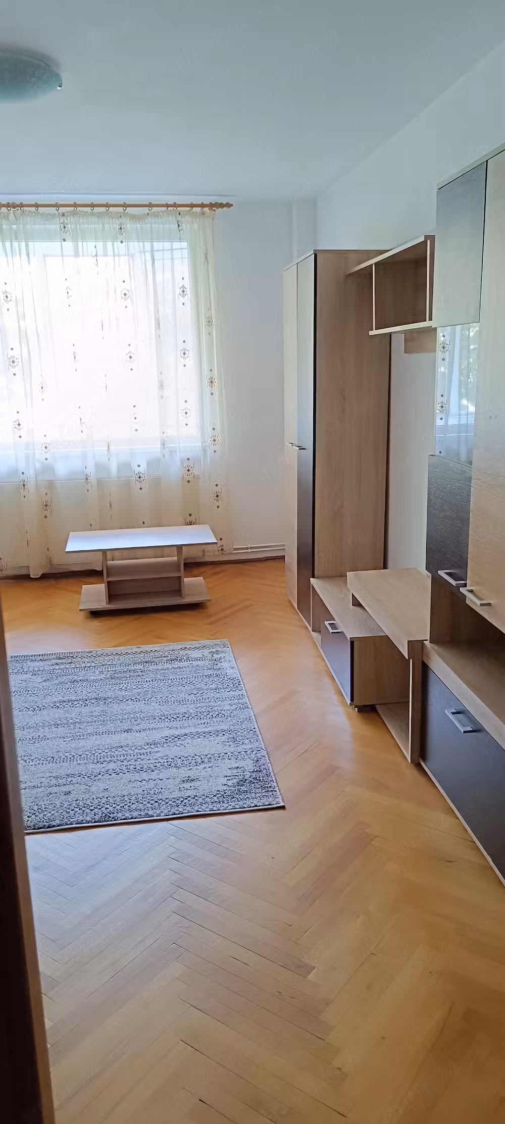 De închiriat apartament -3 camere decomandat la 3 min de UMFST