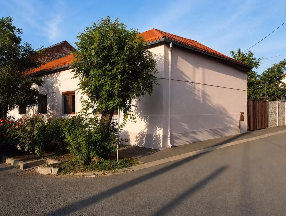 Vand apartament la casă cu curte - zonă centrală aproape de Malul Mureșului!
