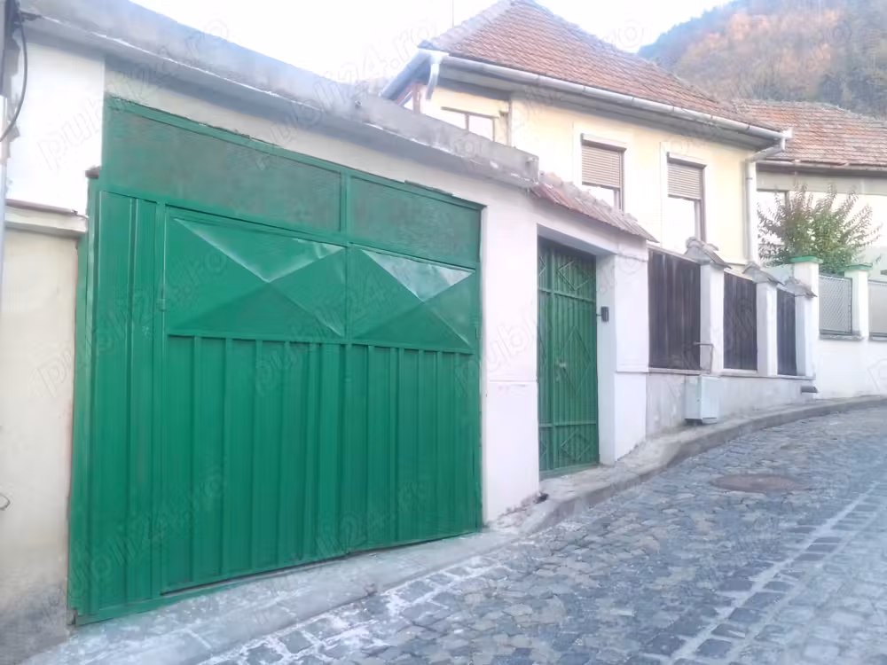 vand casa cu curte si gradina in zona central istorica a Brasovului