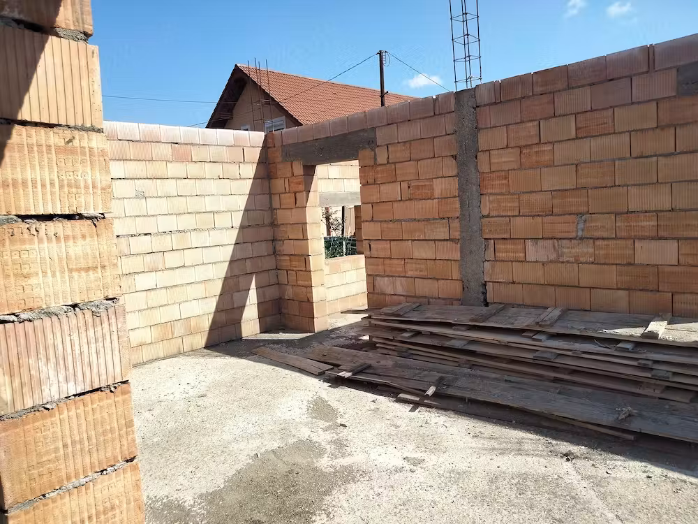 Vând casă în construcție în Sângeorgiu de Mureș la ieșirea din Târgu Mureș