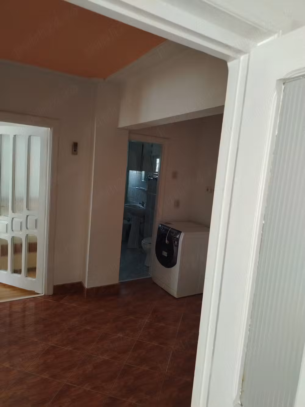 Inchiriez apartament cu 2 camere