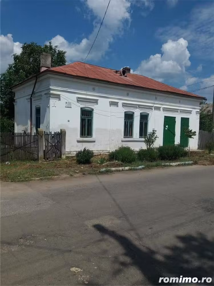 Vand casa boiereasca, magazin si teren, str princip. in Macesu de sus, Dolj.