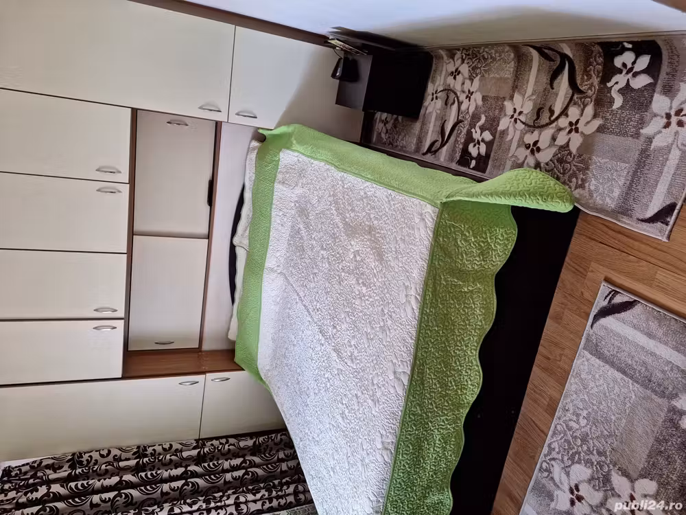 Proprietar Vând ap2 camere mansarda decomandat