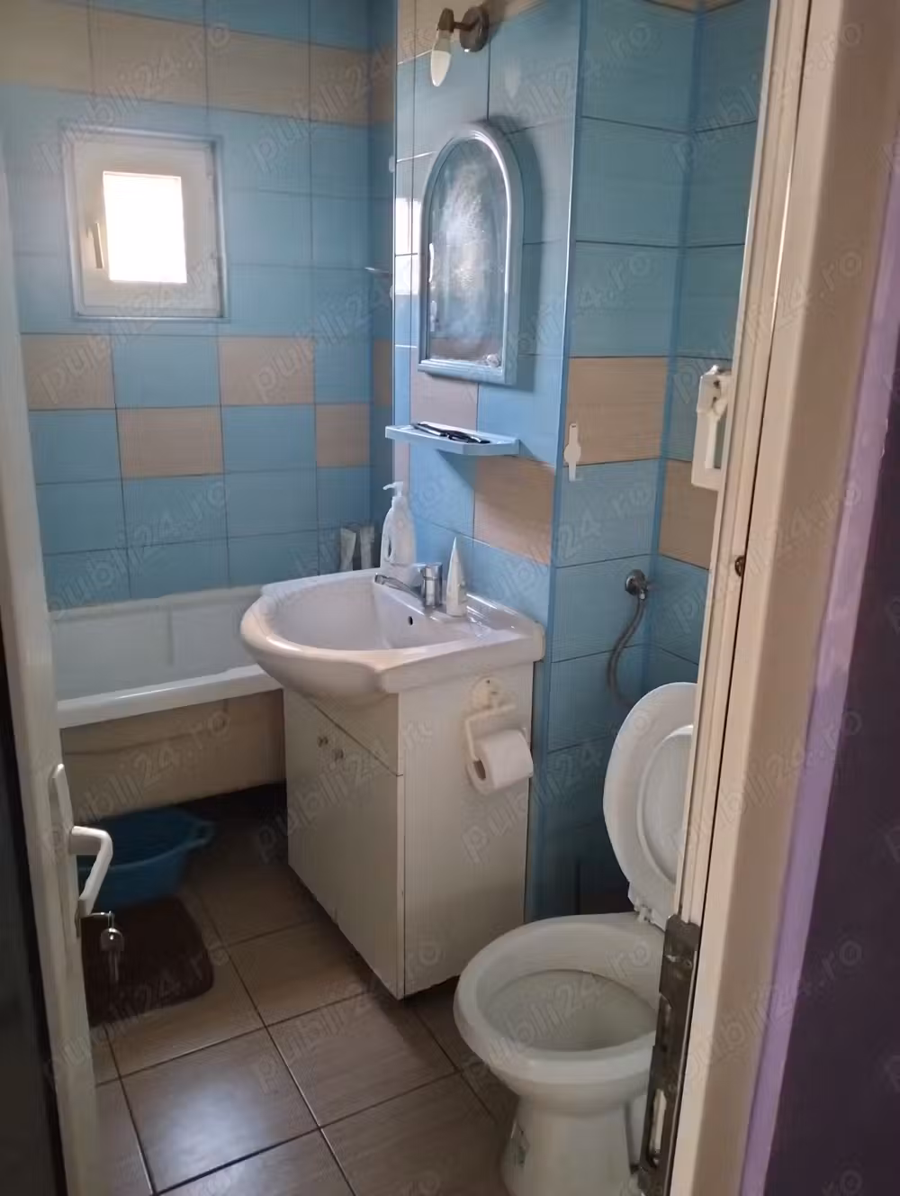 închiriez apartament două camere