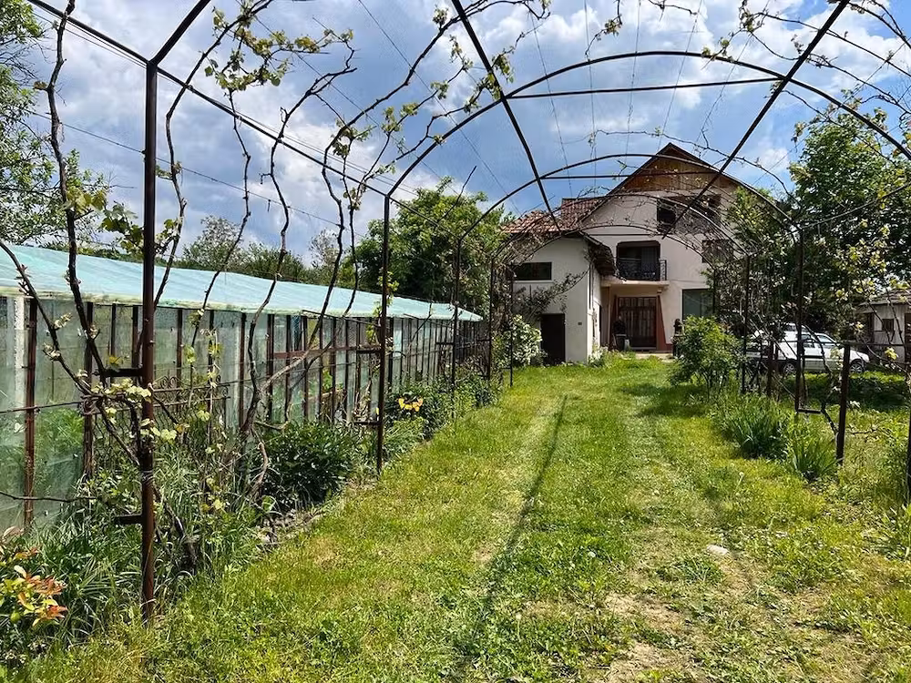 Casă · 6 camere · 190 m², Toculesti, Pucioasa