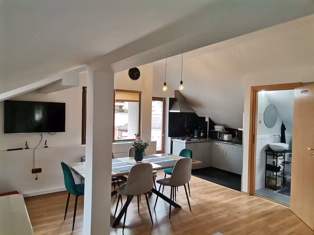 Vila, pensiune cu 4 apartamente
