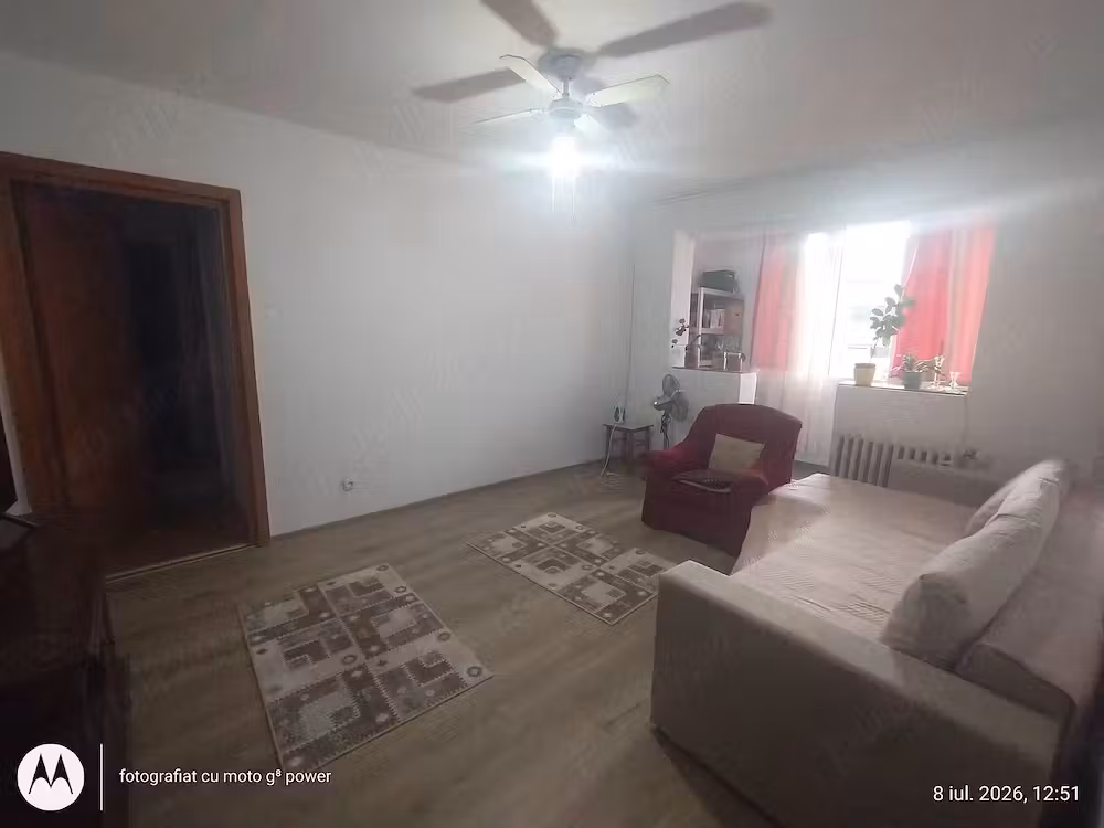 Traian zona URSUS,etaj 4 cu acoperis ,proaspat zugravit