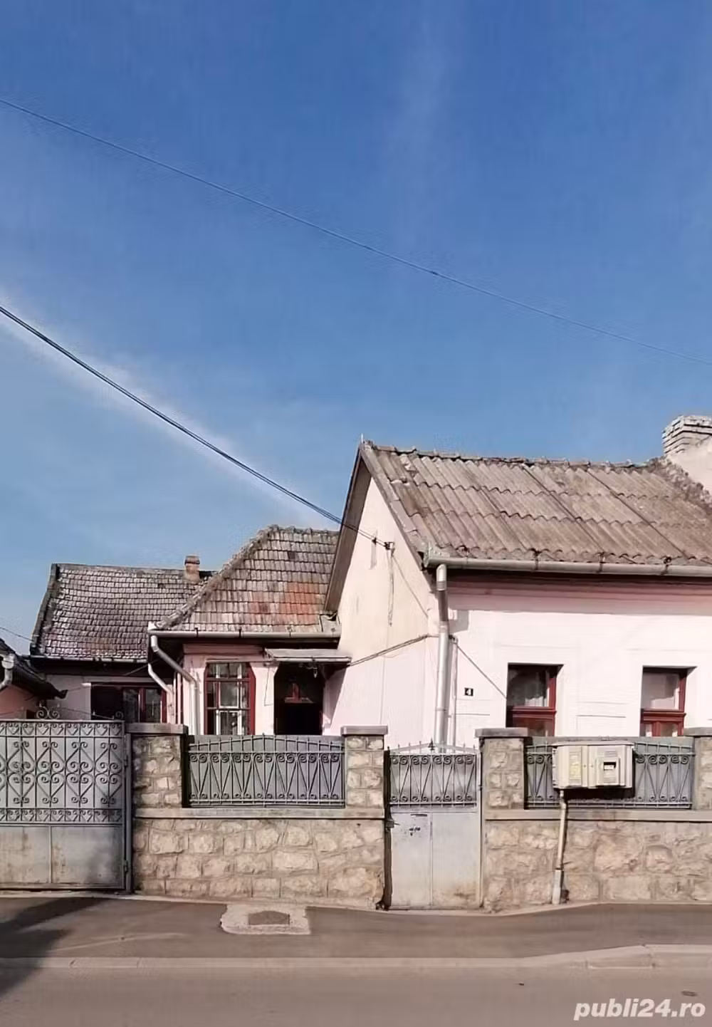 Casă de vânzare - Zona micro unu, în apropiere de Pompieri și Penny Market