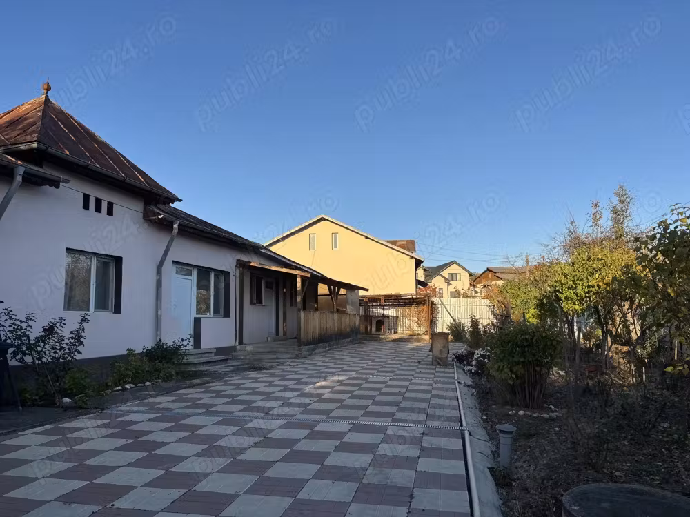 De vânzare: Casă spațioasă în Răzvad de Jos, Dâmbovița