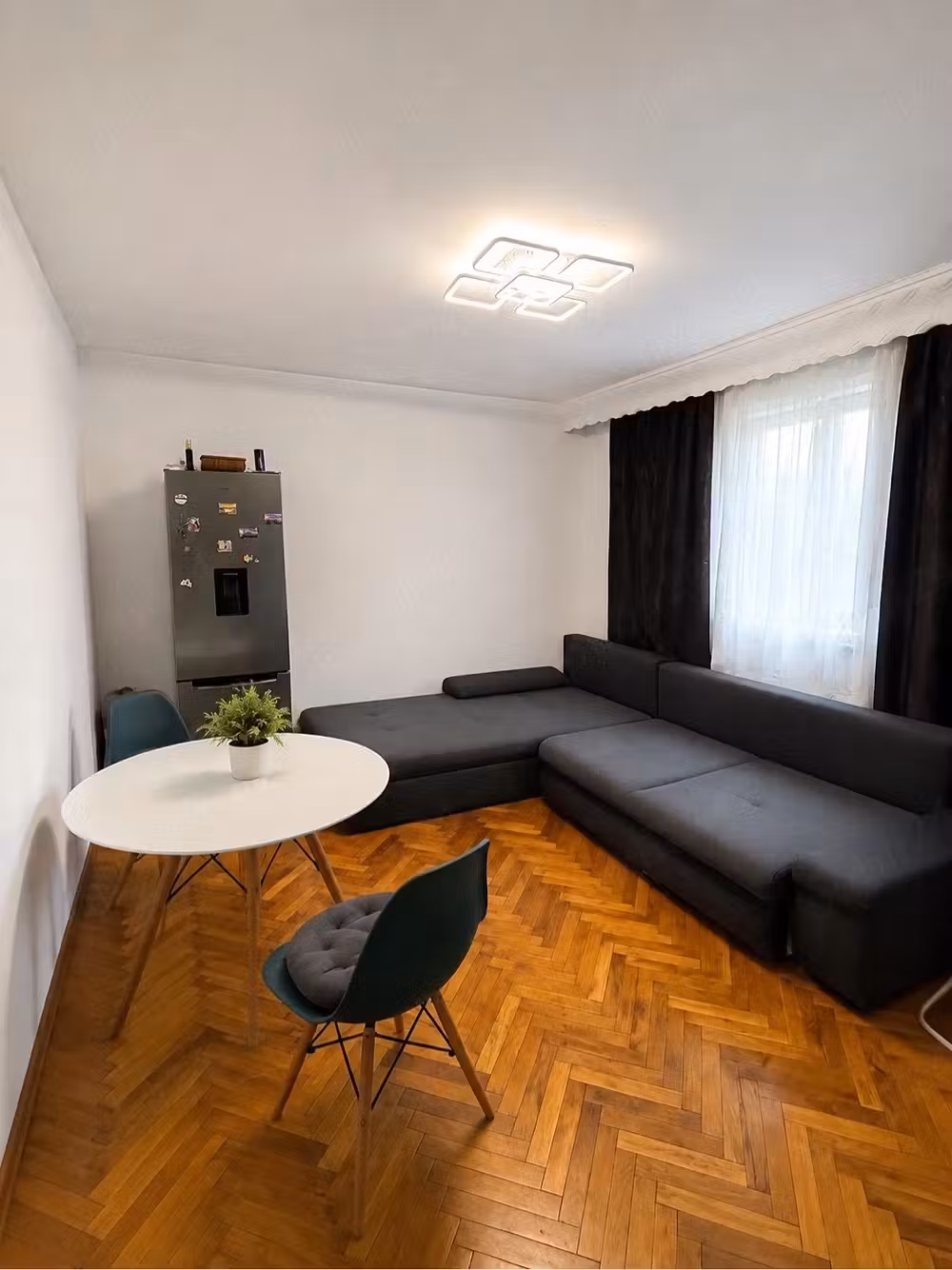 Apartament de vanzare, Sfanta Vineri