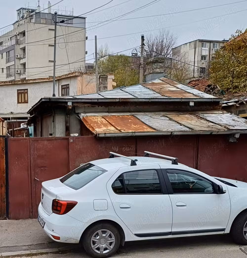 vinzare casa,str.Nucului 38,metrou Mihai Bravu(necesită reparații)rog tel.09,00-14,00