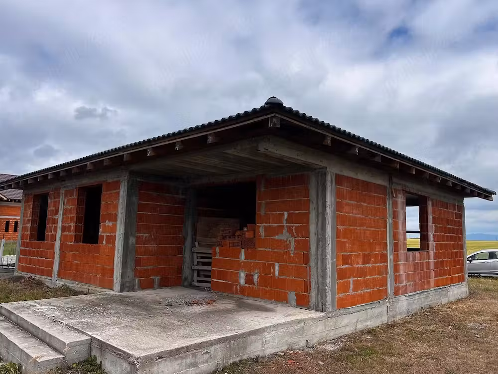 Vând casă la roșu Zimand