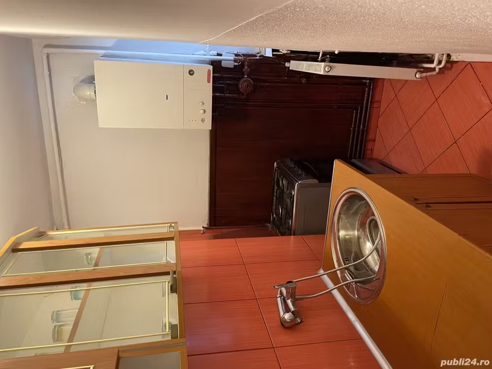 Apartament 3 camere Semidecomandat .