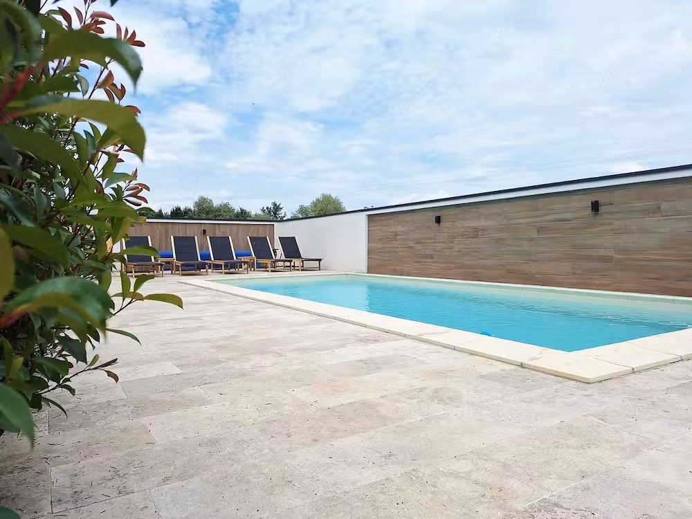 Comision 0%.Apartament in Vila cu piscina privata.Mobilat si utilat complet!
